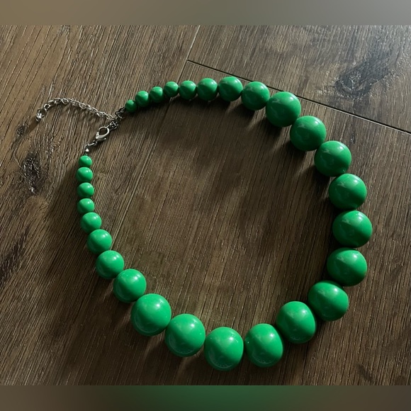 VINTAGE Green Bead Necklace - Picture 1 of 9